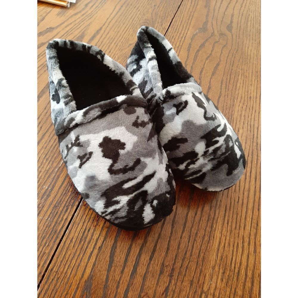 New Boy's Size 5/6 Camo Slippers Black Grey White